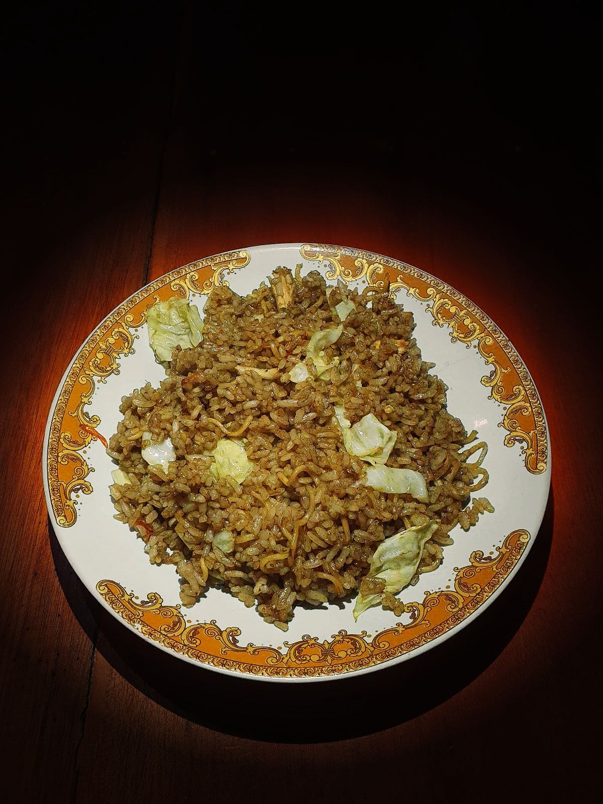 Foto nasi goreng Djaya (sudah diedit — cahaya & warna)